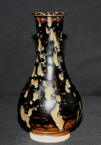 A Cizhou vase with tortoise-shell glaze.