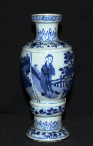 A Chinese Kangxi Period blue and white vase.