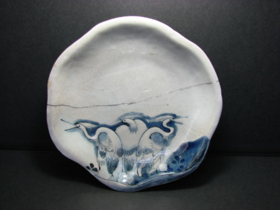 A very rare early Imari moulded blue and white small shaped dish. - asianartlondon