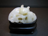 A white jade carving of two cats. - asianartlondon